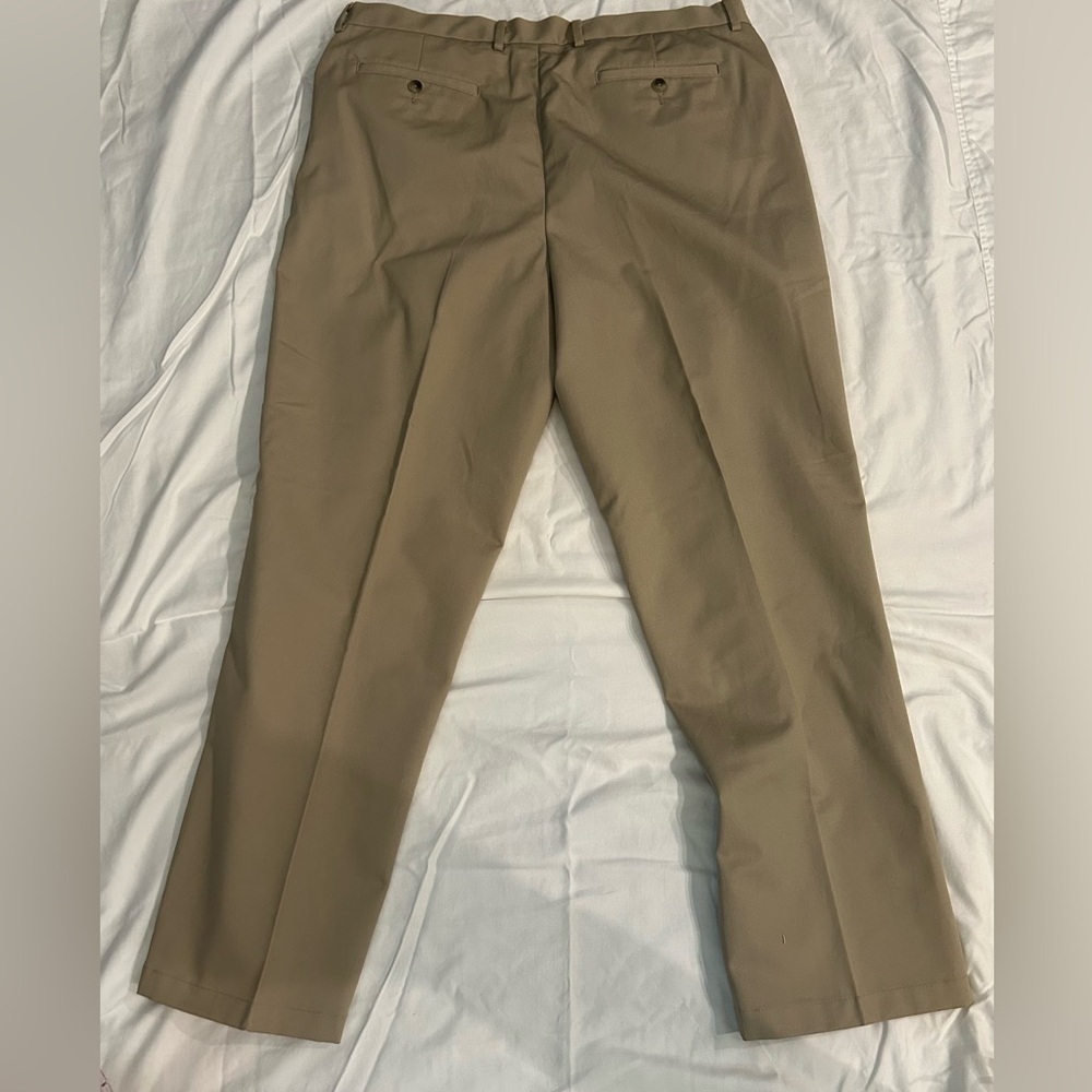 NWOT Men’s Parker Khakis- Size 38”x32”